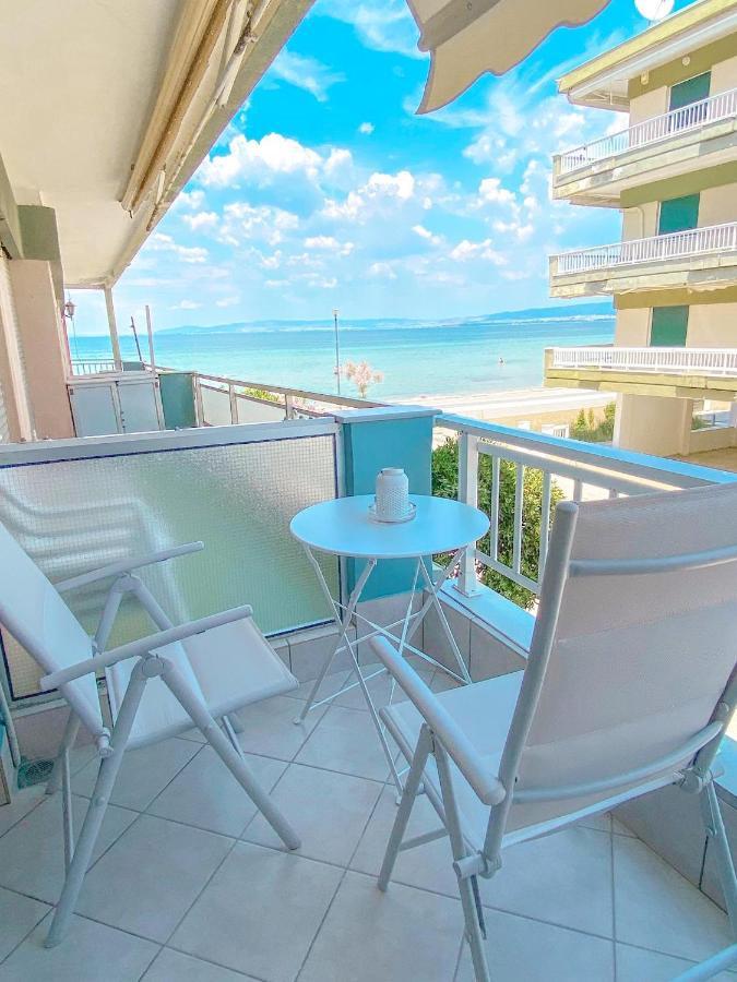 A Wonderful Apartment In Front Of The Sea! Peraia  Luaran gambar